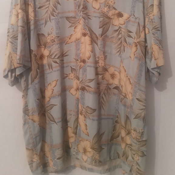 Men's Hawaiian Silk Shirt Large by modern images - Picture 5 of 5